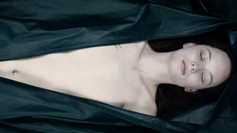 Olwen Kelly as Jane Doe, in a body bag in The Autopsy of Jane Doe