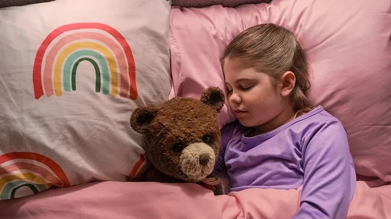 Pyper Braun's Alice sleeping with Chauncey in Imaginary
