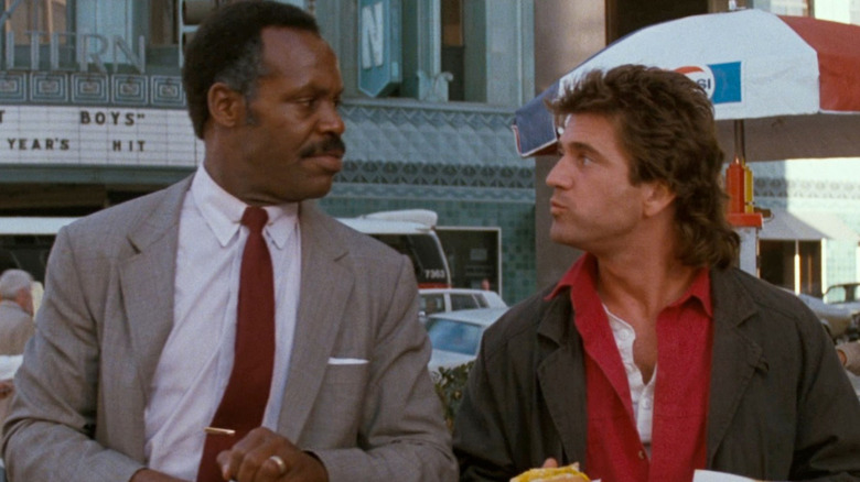 Murtaugh (Danny Glover) and Riggs (Mel Gibson) talking in Lethal Weapon