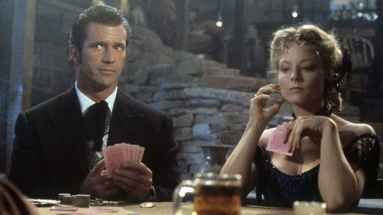 Maverick (Mel Gibson) and Annabelle (Jodie Foster) play cards in Maverick