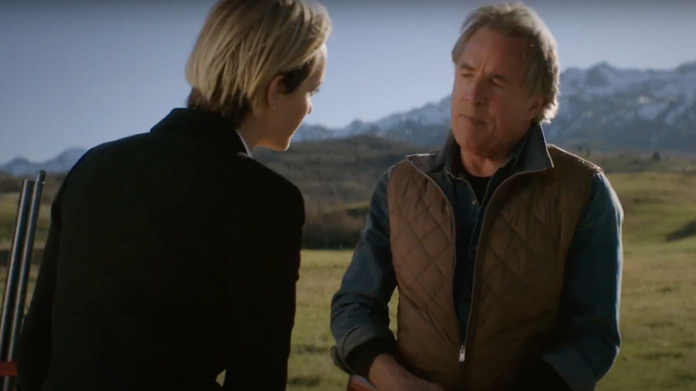 Carla Briggs (Amber Valletta)talking to Hap Briggs (Don Johnson) outside