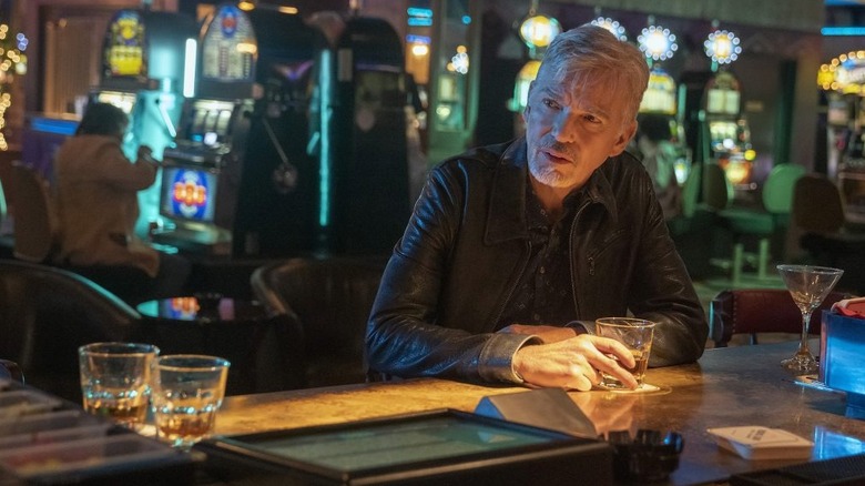 Billy McBride (Billy Bob Thornton) sits at a casino bar in Goliath