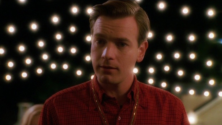 Edward Bloom (Ewan McGregor) with lights behind him in Big Fish