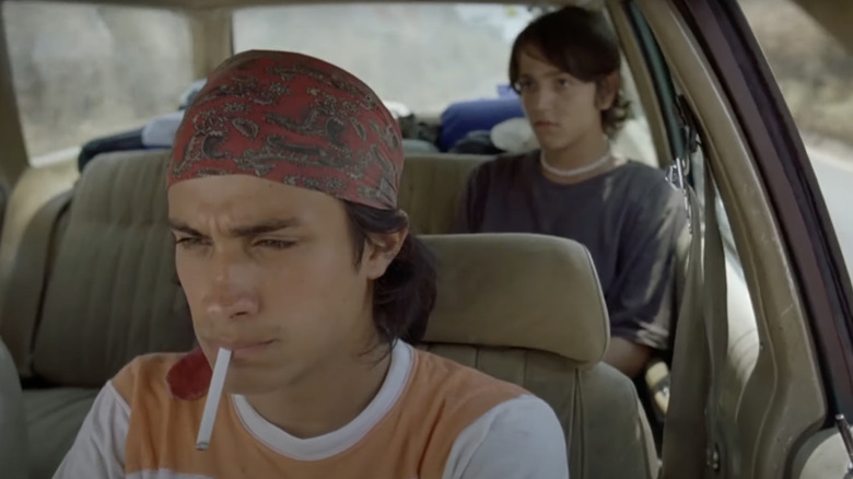 Julio (Gael García Bernal) and Tenoch (Diego Luna) drive in Y tu mamá también