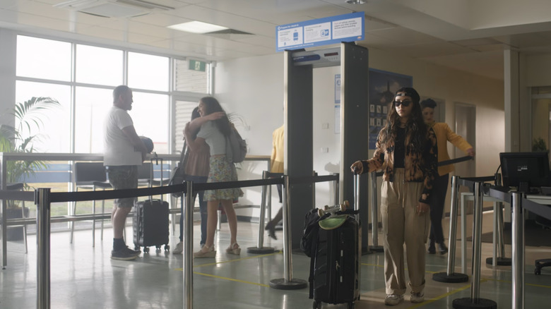 Summer (Sky Katz) arriving at airport in Australia in Surviving Summer
