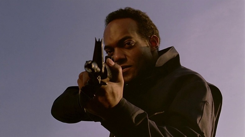Peter (Ken Foree) pointing gun in Dawn of the Dead