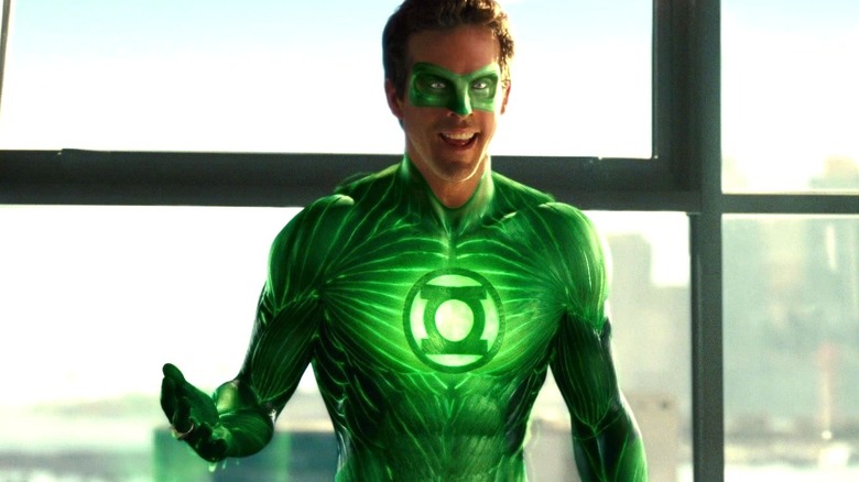 Ryan Reynolds' Hal Jordan smiling in Green Lantern