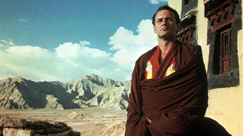 Bill Murray as Larry Darrell stands in front of mountains in The Razor's Edge