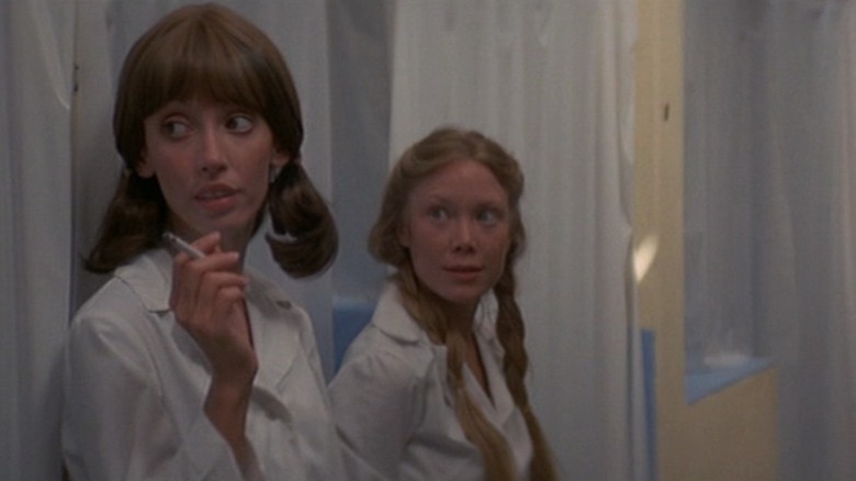 Shelley Duvall as Millie Lammoreaux holding a cigarette and glancing right while Sissy Spacek as Pinky Rose looks at her in 3 Women