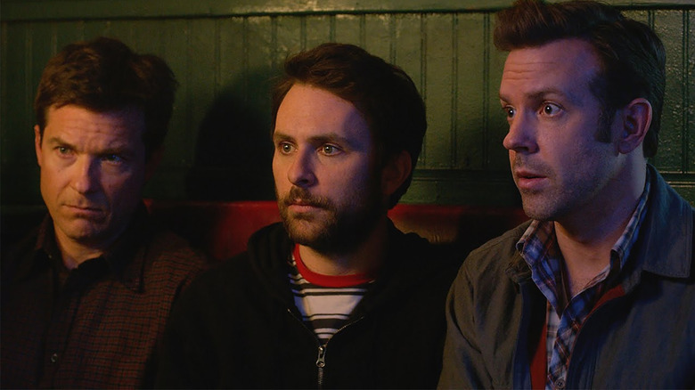 Nick (Jason Bateman), Dale (Charlie Day), and Kurt (Jason Sudeikis) sit in a booth at a bar in Horrible Bosses