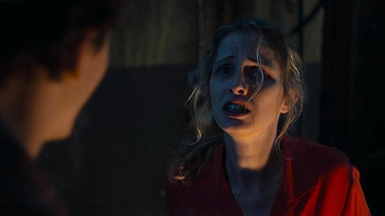 Sérafine Pigot (Julie Delpy) looks desperately at Andy McDermott (Tom Everett Scott) in An American Werewolf in Paris