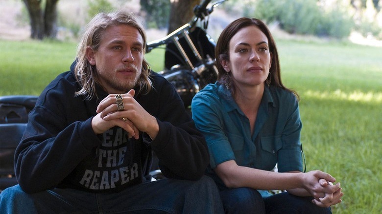 Sons of Anarchy Tara and Jax sitting on grass