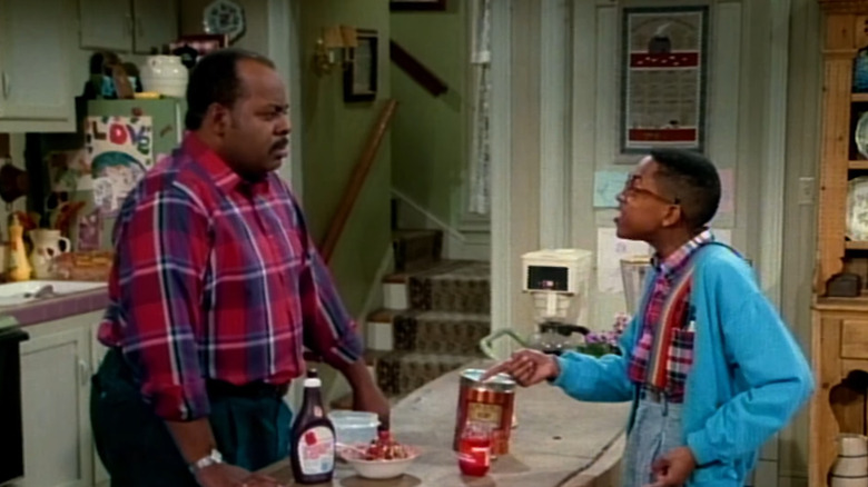 Jaleel White as Stephon Urkelle (Steve Urkel) arguing with Reginald VelJohnson as Carl Winslow in Family Matters.