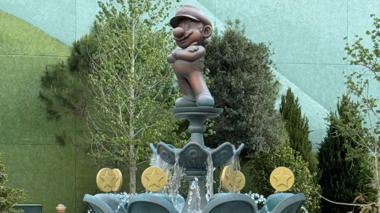 The Super Mario fountain at Epic Universe