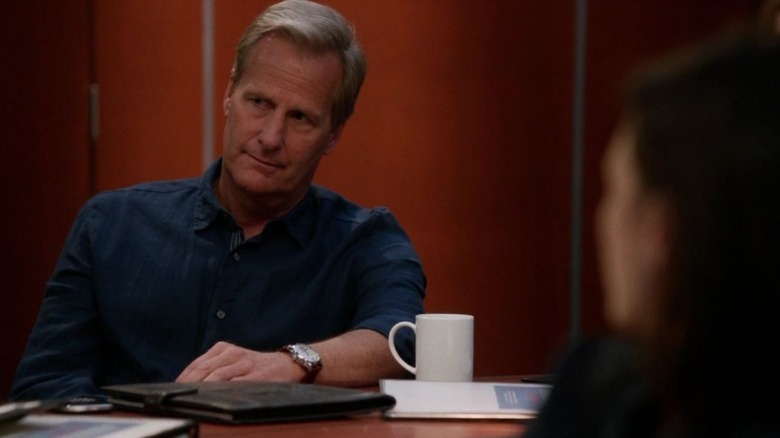 Jeff Daniels as Will McAvoy sitting at a table on The Newsroom