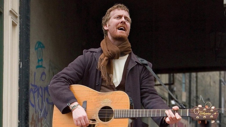 Glen Hansard playing a song
