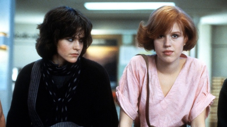 Ally Sheedy and Molly Ringwald in THE BREAKFAST CLUB