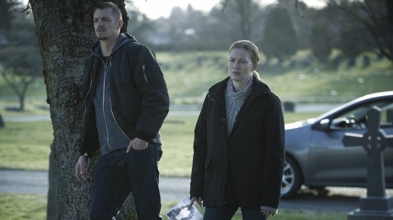 Mireille Enos and Joel Kinnaman arrive at a gravesite