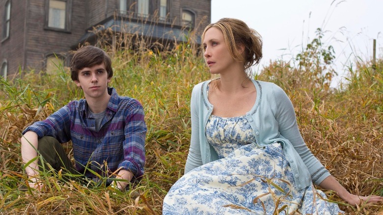 Bates Motel Freddie Highmore Vera Farmiga