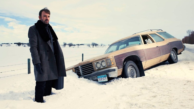  Billy Bob Thornton stands by car crash