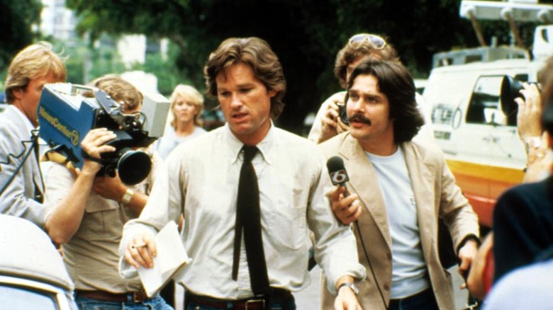 Kurt Russell evading reporters