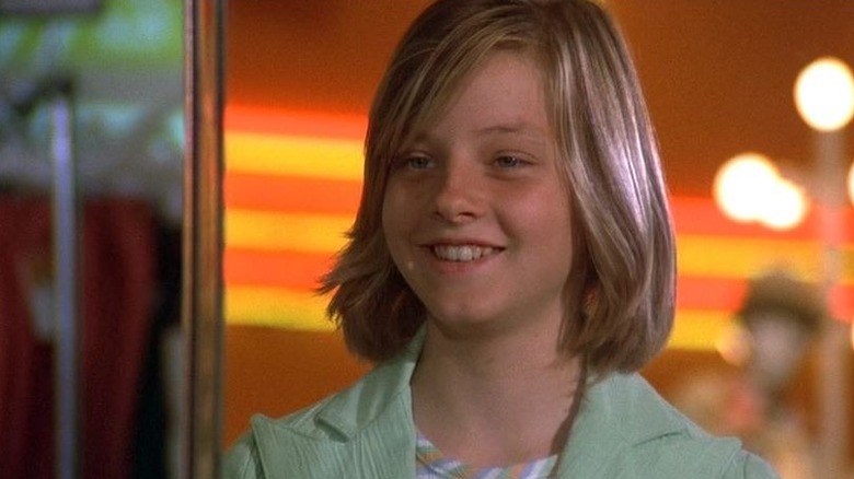 Annabel Andrews (Jodie Foster) grins in a home in Freaky Friday (1976)