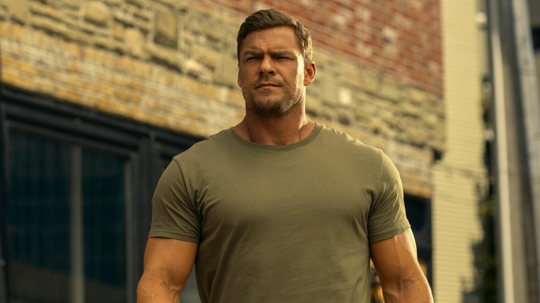 Alan Ritchson as Jack Reacher walking in Reacher season 3