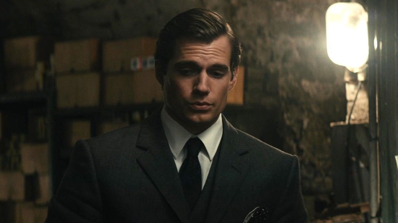 Henry Cavill as Napoleon Solo looking down in The Man from U.N.C.L.E.
