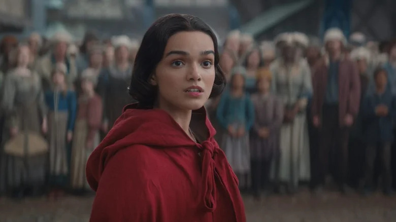 Rachel Zegler as Snow White, encouraging a revolution