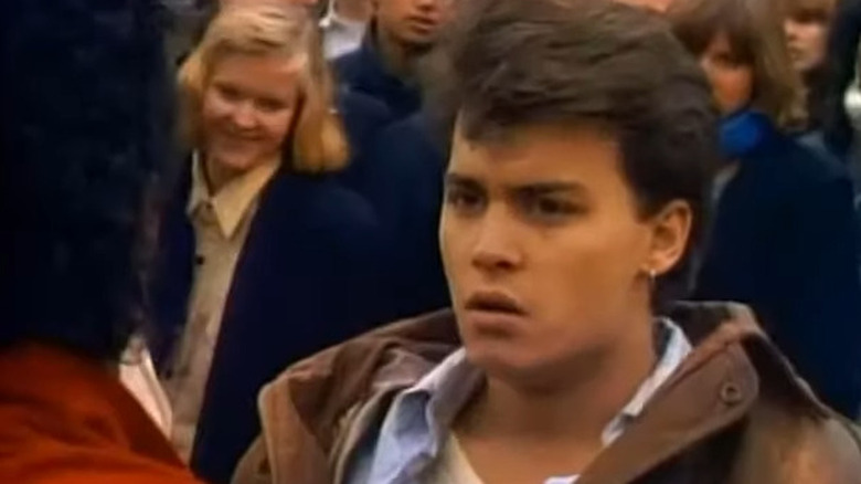 Tom Hanson, Jr. (Johnny Depp) in a school parking lot on 21 Jump Street
