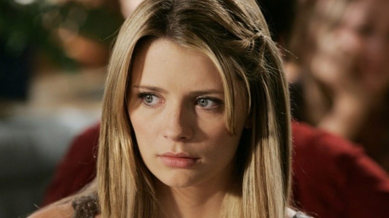 Marissa Cooper looking to the side on The O.C.