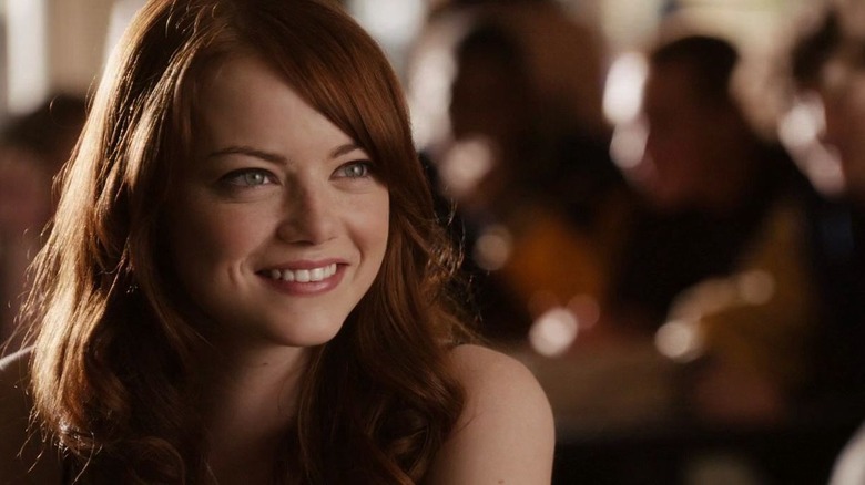 Emma Stone as Oliver smiling in Easy A