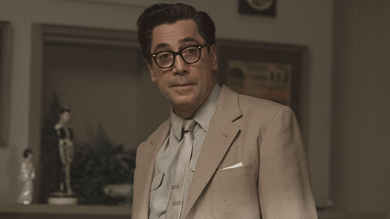 Javier Bardem as Desi Arnaz wearing glasses in Being the Ricardos