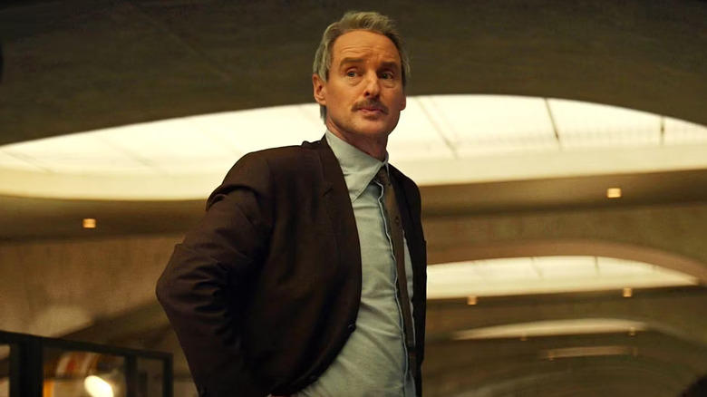 Owen Wilson as Mobius with hands on hips on Loki