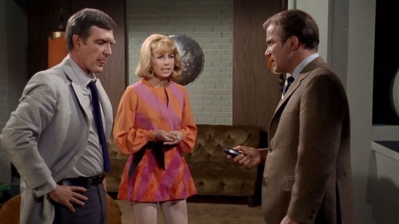 Teri Garr as Roberta Lincoln and Robert Lansing as Agent Seven speak with William Shatner as James Kirk.