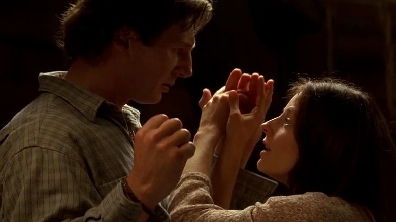 Jerry Lovell (Liam Neeson) listens to Nell (Jodie Foster) in Nell
