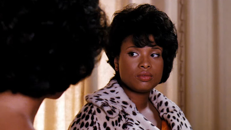 Effie (Jennifer Hudson) looking at Deena (Beyonce) in Dreamgirls