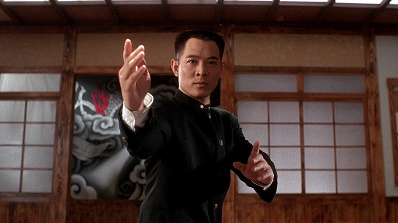Jet Li as Chen, preparing to take on enemies in Fist of Legend