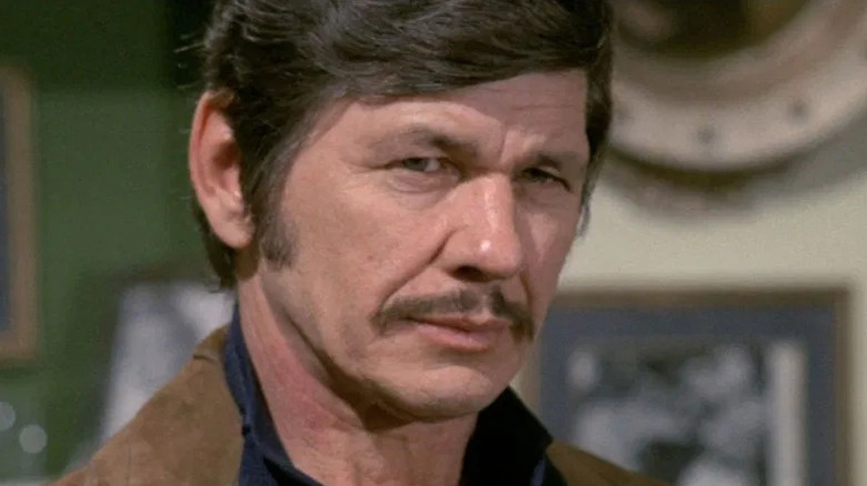 Charles Bronson as Jeff, seriously questioning his choices in Violent City