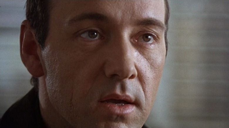 Keyser Söze (Kevin Spacey) speaks in an office in The Usual Suspects