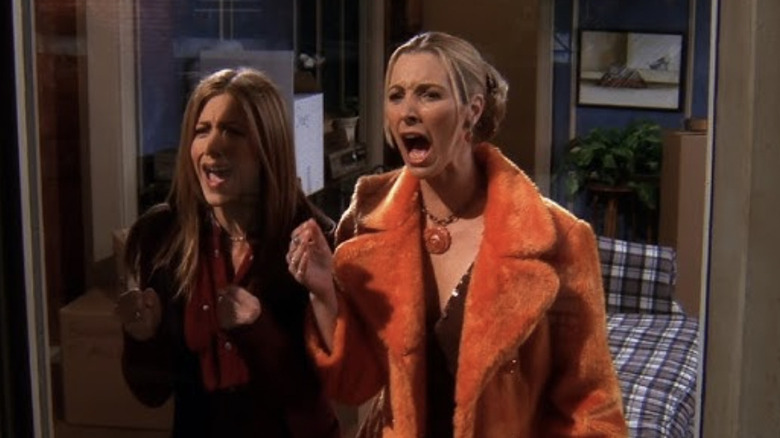 Jennifer Aniston as Rachel Green and Lisa Kudrow as Phoebe Buffay screaming in the Friends episode "The One Where Everybody Finds Out"