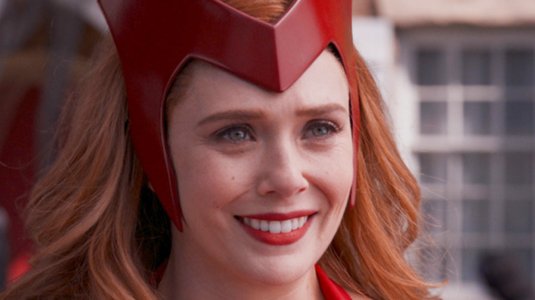 Elizabeth Olsen in "Wandavision" old school costume