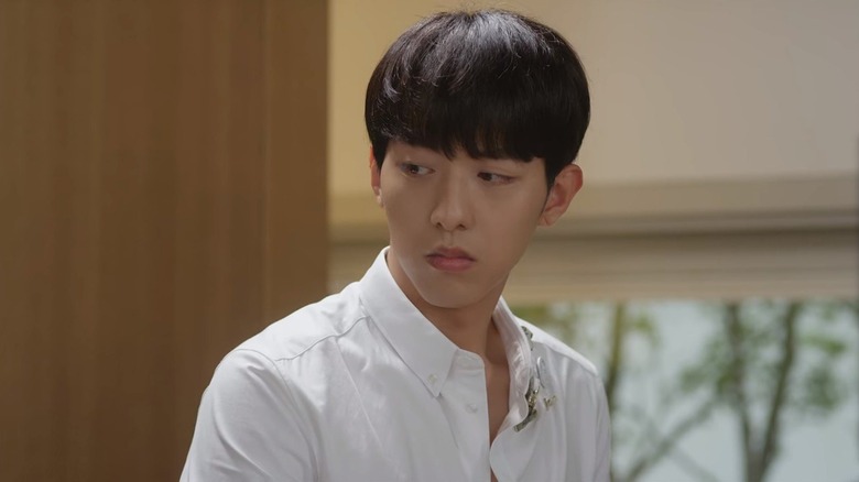 Kang Seo-woo (Lee Jung-shin) glances to his right in Cinderella and the Four Knights