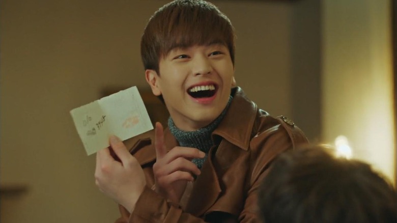 Yoo Deok-hwa (Yook Sung-jae) happily holds a love letter in Goblin