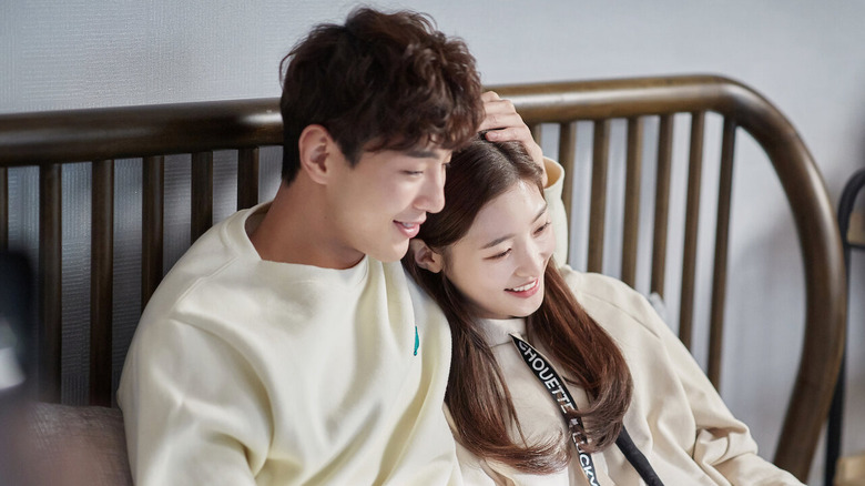 Yun Tae-o (Ji Soo) holds Han Song-i (Jung Chae-yeon) in bed in My First First Love