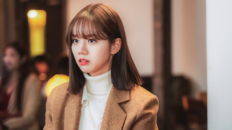 Lee Dam (Lee Hye-ri) looks quizzically in a cafe in My Roommate Is a Gumiho