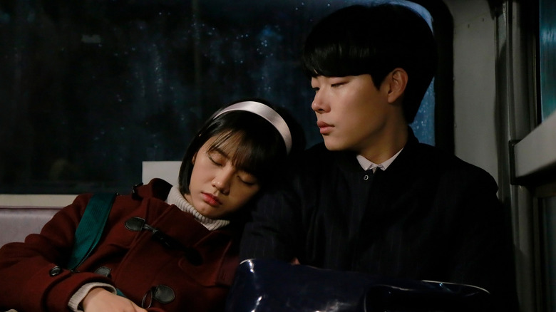 Sung Deok-sun (Lee Hye-ri) sleeps on the shoulder of Kim Jung-hwan (Ryu Jun-yeol) in Reply 1988