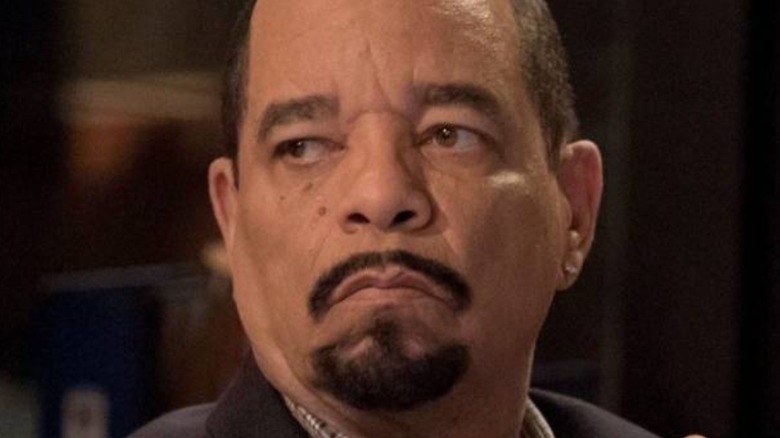 Ice-T clasping hands on SVU