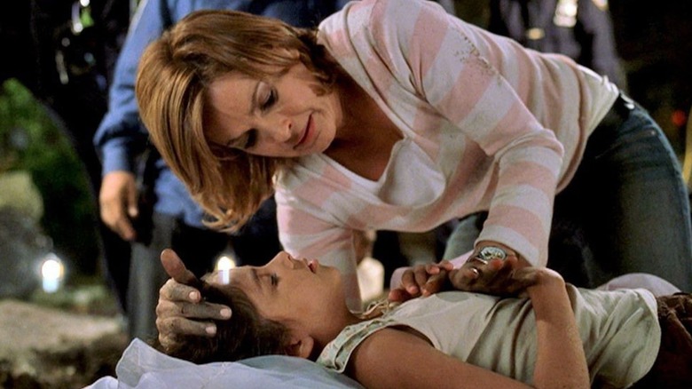 Olivia Benson (Mariska Hargitay) checks Maria Recinos (Rachel Stand) in Law & Order: Special Victims Unit