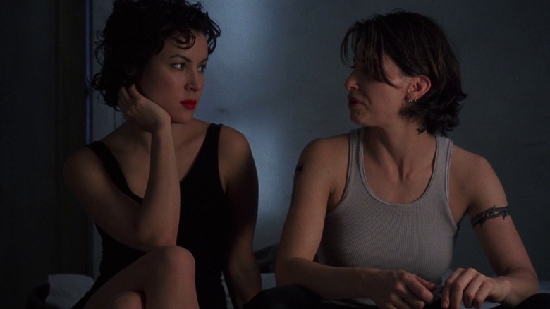 Jennifer Tilly as Violet sitting next to Gina Gershon as Corky in Bound